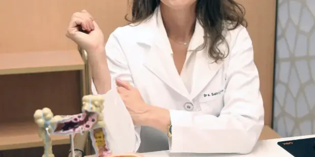 dra-sabryna-consultorio Dra. Sabryna em seu consultório